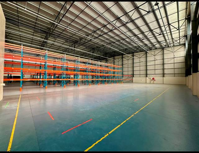 3,234M² WAREHOUSE FOR SALE IN COSMO BUSINESS PARK